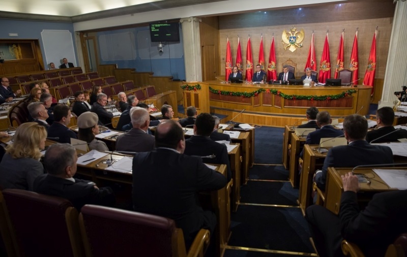 Paga mujore e një deputeti në Mal të Zi, plus super mëditjet