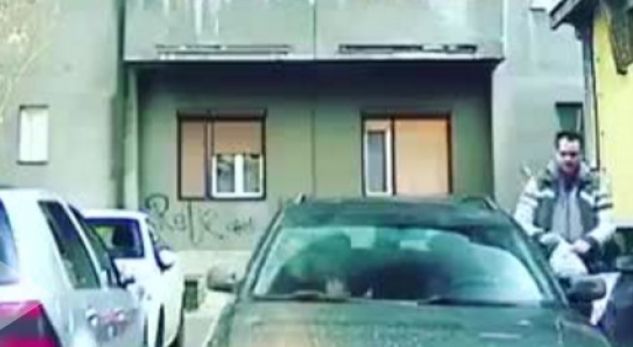Nikshiq: Vajza hedh plehrat nga makina, komshiu e turpëron para gjithë lagjes