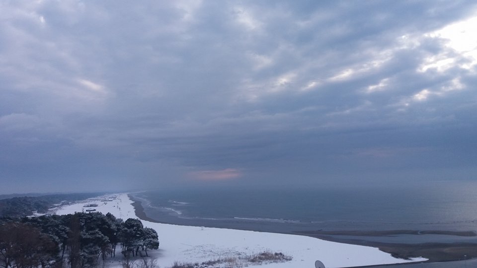 Pamje mahnitëse të borës nga Plazha e Madhe e Ulqinit