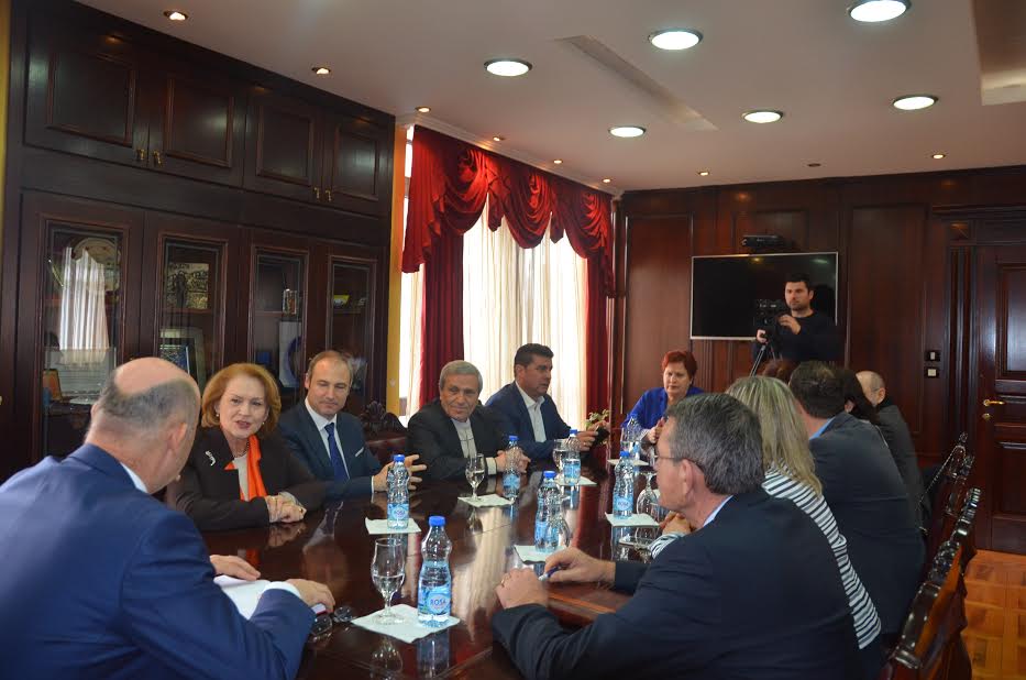 Kryetari Cungu pret anëtarët e Komisionit për politikën e jashtme të Republikës së Shqipërise