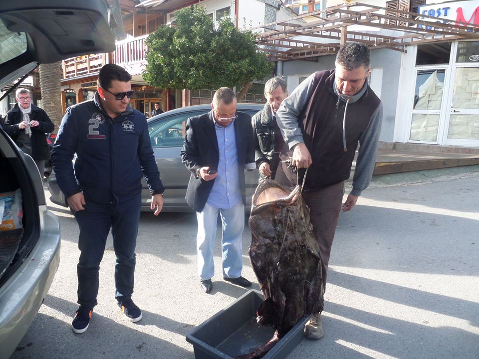 Milan i Reshit-pristan-ulcinj-Ulqin-1