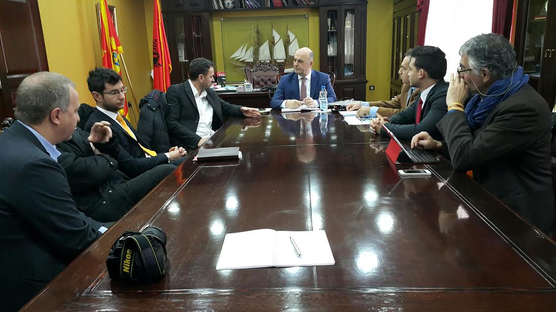 Cungu u takua me përfaqësusit e organizatës italiane Energi ONLUS