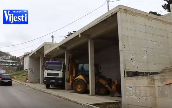 Umesto parkinga, opozicionari Ulcinja vide restoran – Video