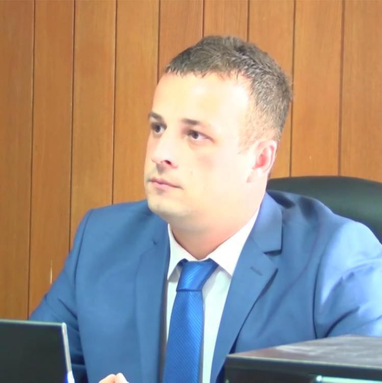 Murati: Faqezillyku ,paburrnia,idijotizmi i disa partive politike,e në këtë rast URA nuk ka kufij