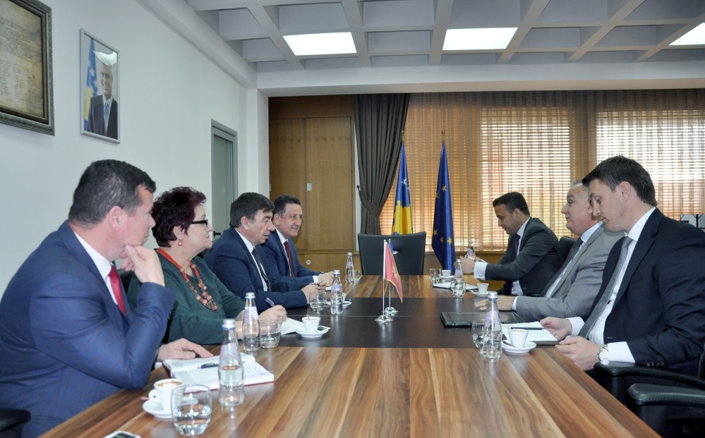 Ministri Zenka në Kosovë pritet nga ministri Bajrami