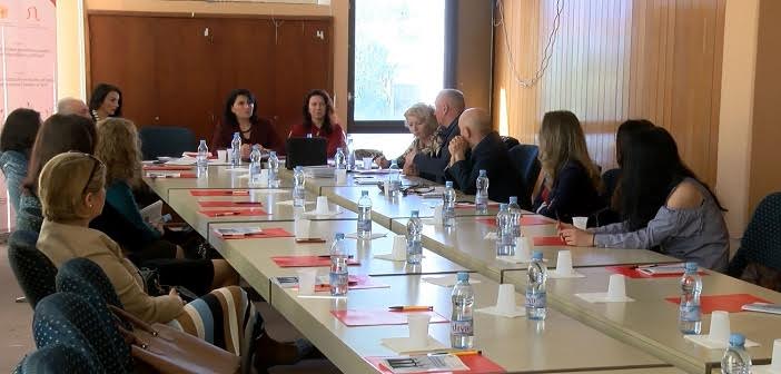 SOS telefoni oganizoi tryezë të rrumbullakët me temë “Bashkëpunimi Ndërprofesional“