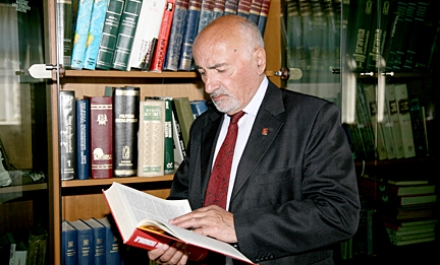 Pse Prof. Dr. Ruzhdi Ushaku nuk është anëtar i Akademisë së Shkencave dhe Arteve të Kosovës?
