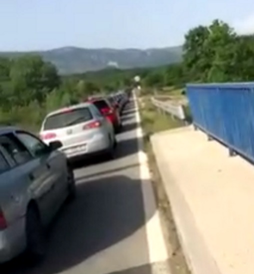 Dje arriti në 4 kilometra kolona nga Ulqini për në Shkodër (VIDEO)