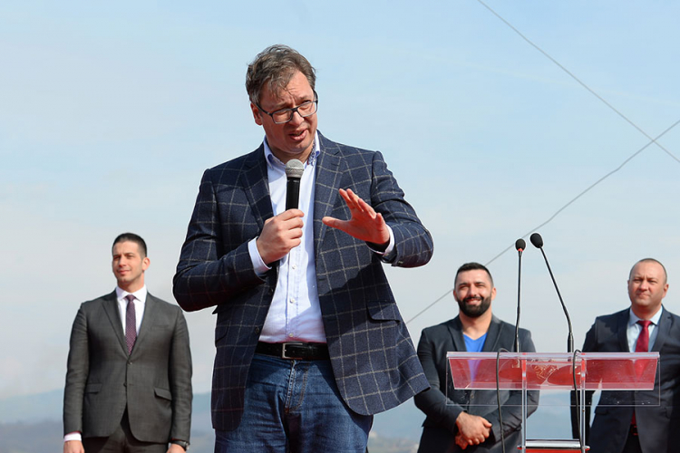 Presidenti serb Vuçiq i përgjigjet ministrit malazias