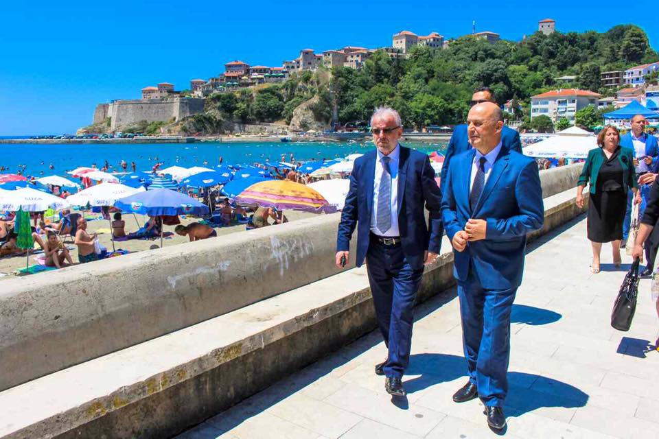 Xhaferi u zotua për mbështetje më të madhe ardhjen e turistëve dhe investitorëve nga Maqedonia në Ulqin