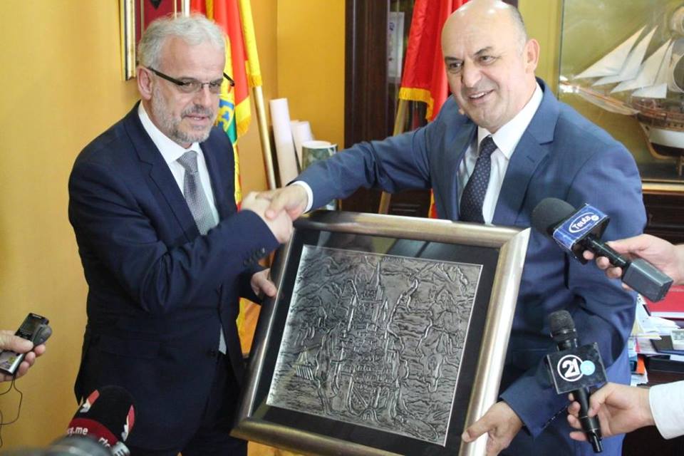 Talat Xheferi takon kryetarin e Ulqinit Nazif Cungun